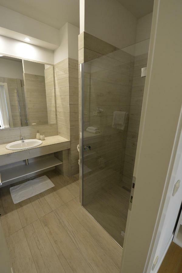 Rooms Villa Ropus Novalja Buitenkant foto