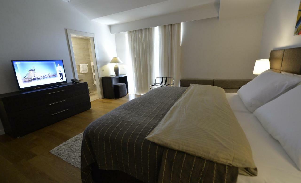 Rooms Villa Ropus Novalja Buitenkant foto